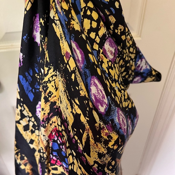 Chanel scarf/wrap. 100% Silk. Made in Italy. Large 50” by 51”. - Picture 8 of 16